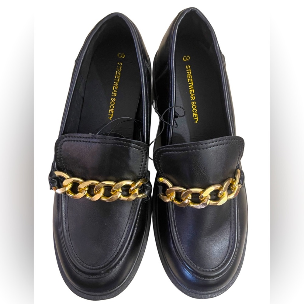 New women’s black shoes with gold chain design